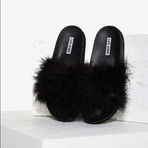 cape robbin faux fur slides